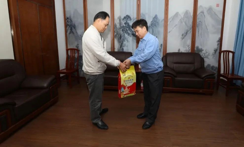 海南省总工会到Z6尊龙发展新春慰问2.jpg