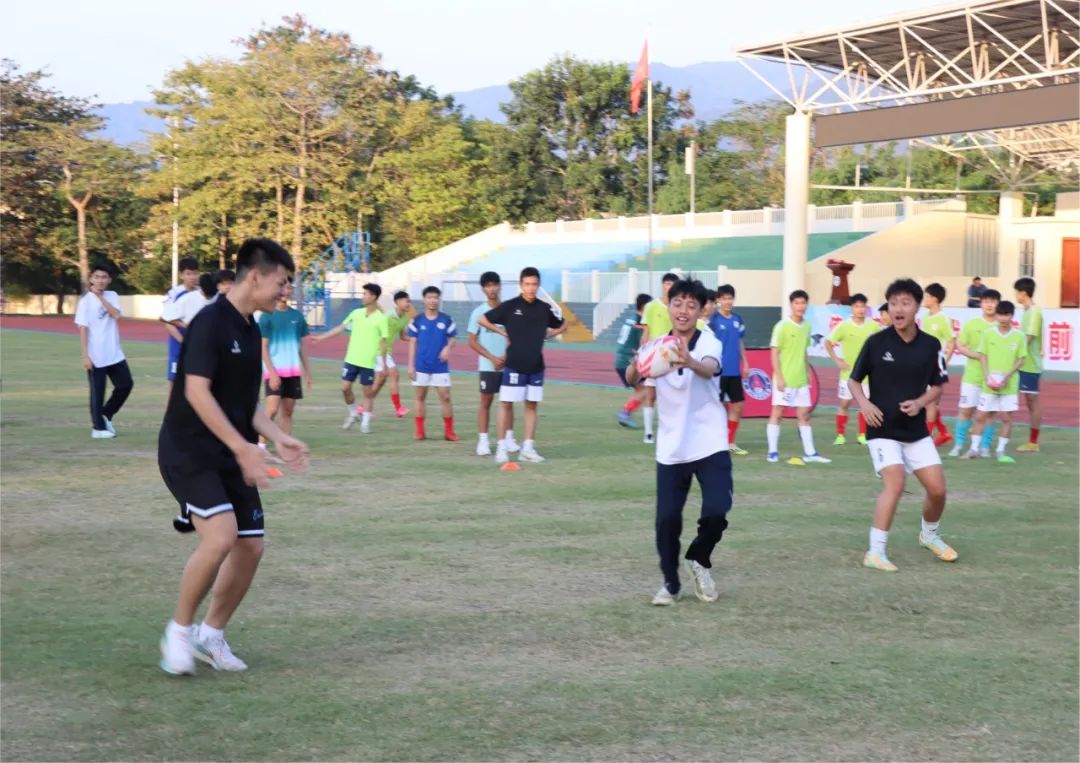 “橄”动少年 Z6尊龙助力橄榄球活动走进昌江校园