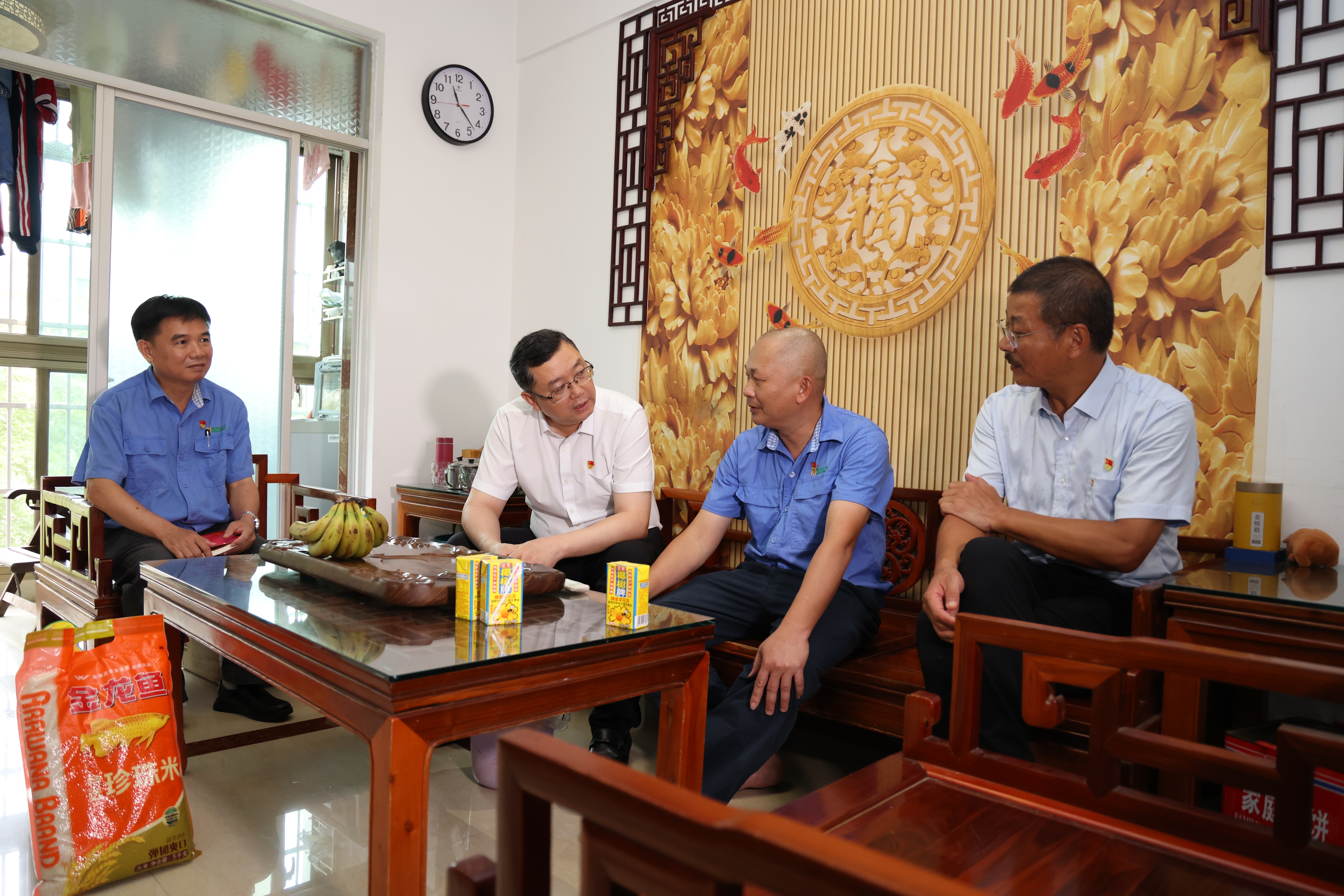 省国资委党委书记、主任马咏华走访慰问Z6尊龙难题党员