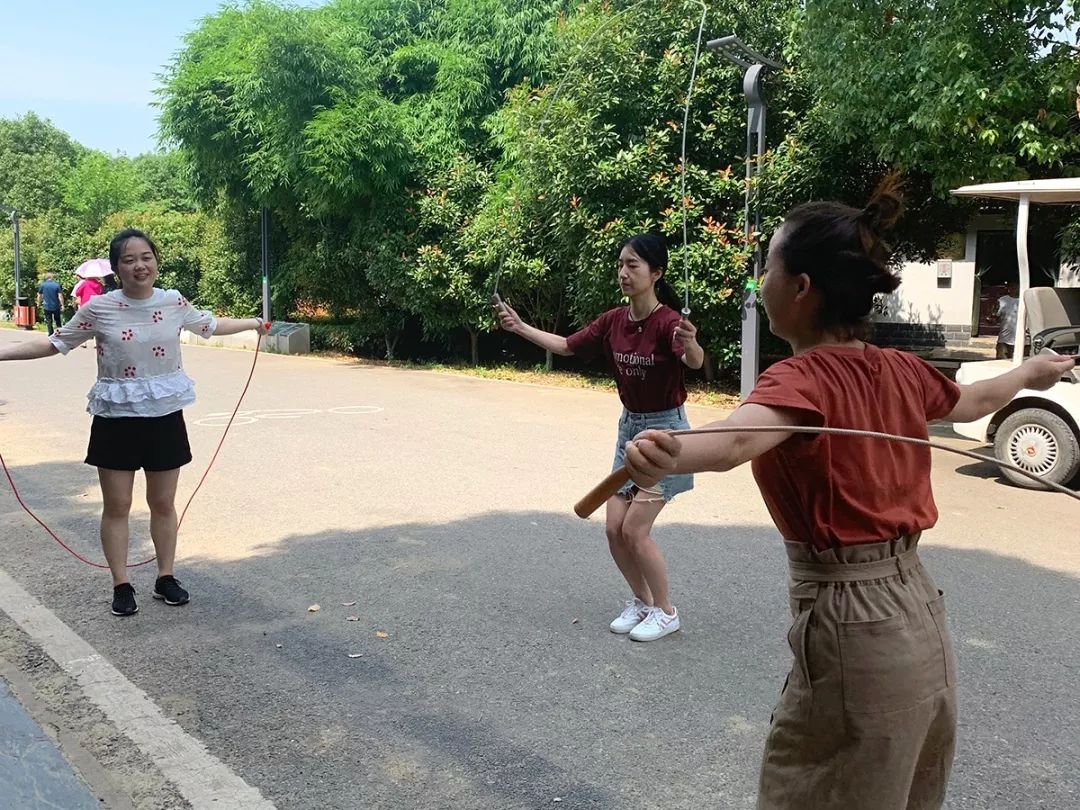 尊龙凯时官网网址团建 | 打卡后官湖湿地公园，顶住高温出来烧烤的都是真爱呀~