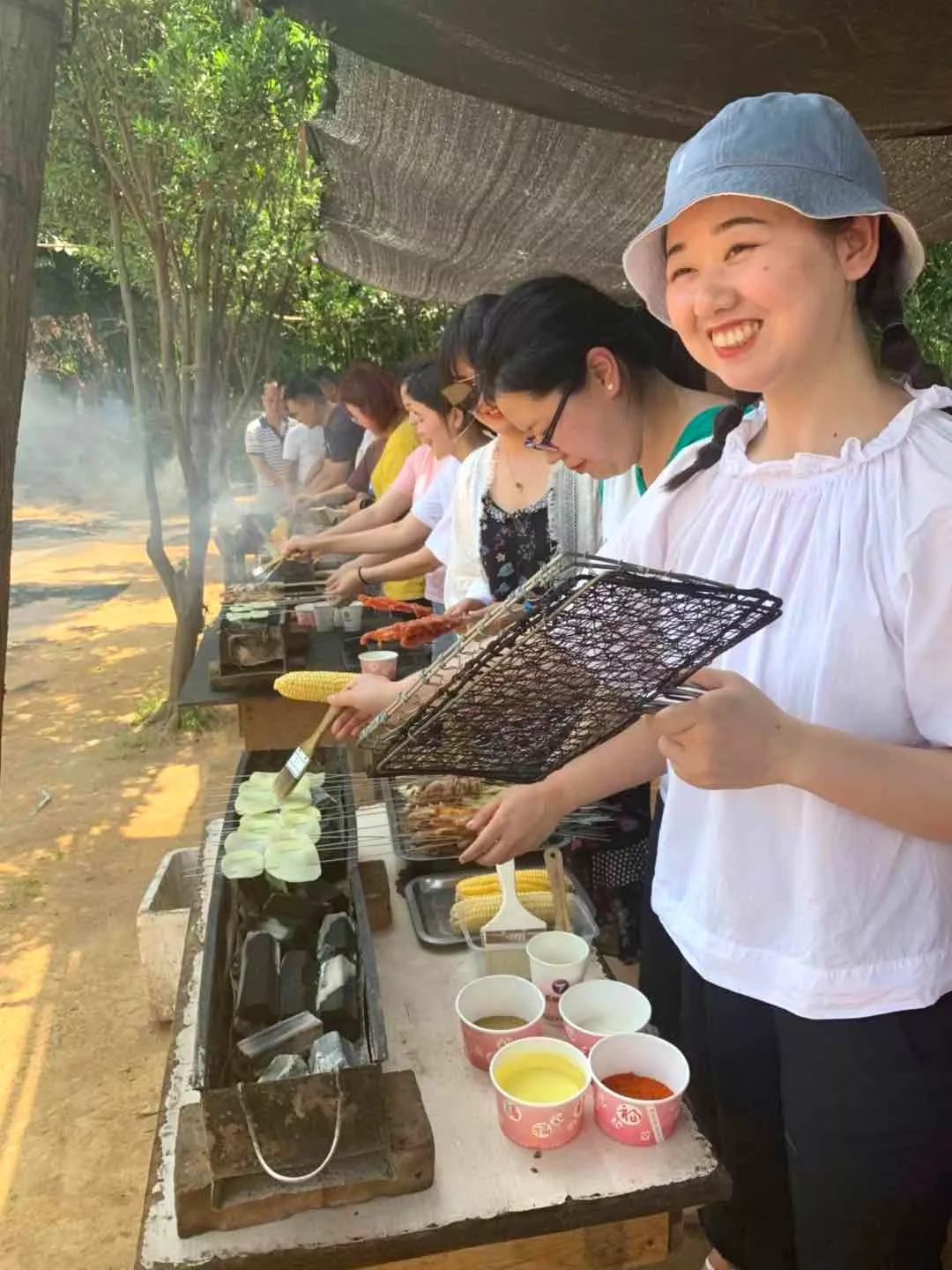 尊龙凯时官网网址团建 | 打卡后官湖湿地公园，顶住高温出来烧烤的都是真爱呀~