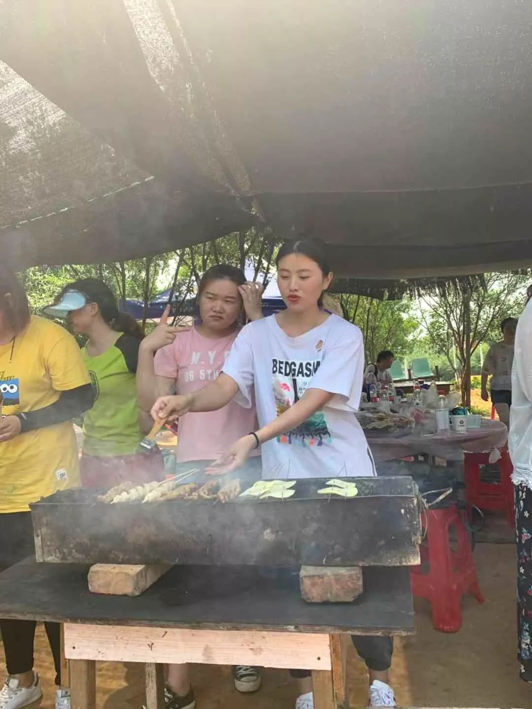 尊龙凯时官网网址团建 | 打卡后官湖湿地公园，顶住高温出来烧烤的都是真爱呀~