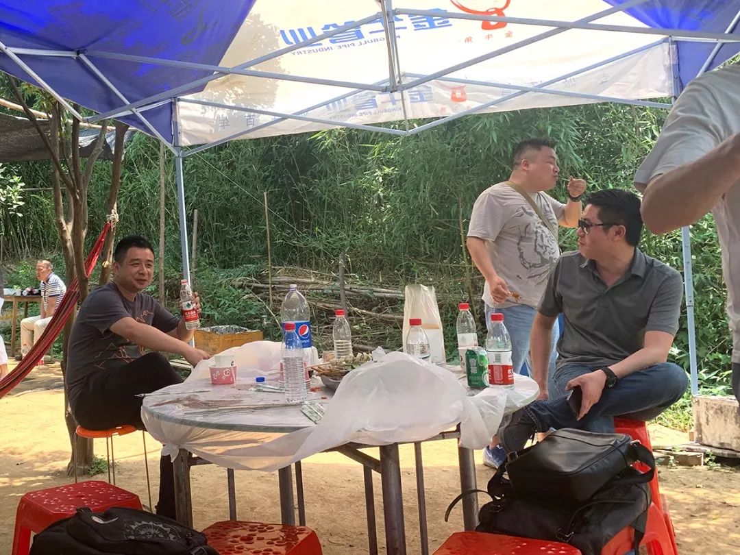尊龙凯时官网网址团建 | 打卡后官湖湿地公园，顶住高温出来烧烤的都是真爱呀~