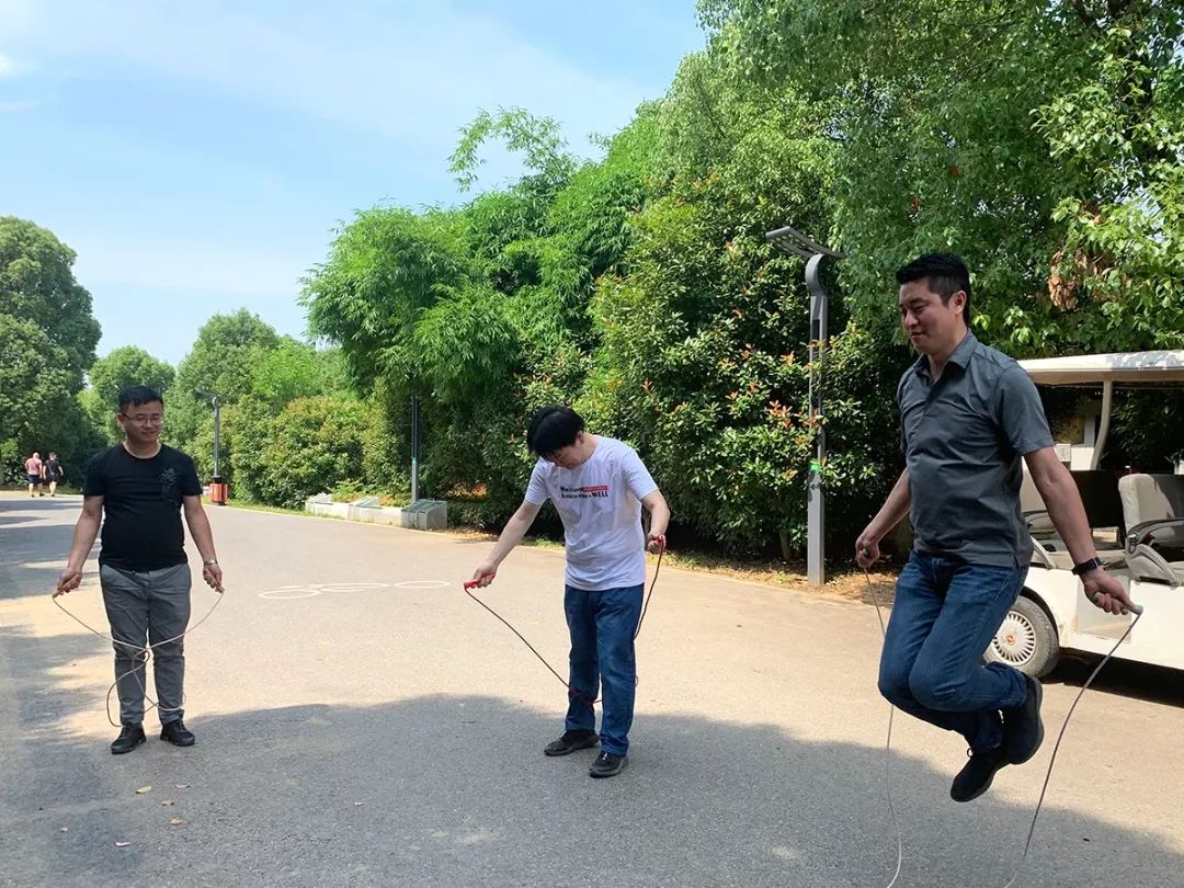 尊龙凯时官网网址团建 | 打卡后官湖湿地公园，顶住高温出来烧烤的都是真爱呀~