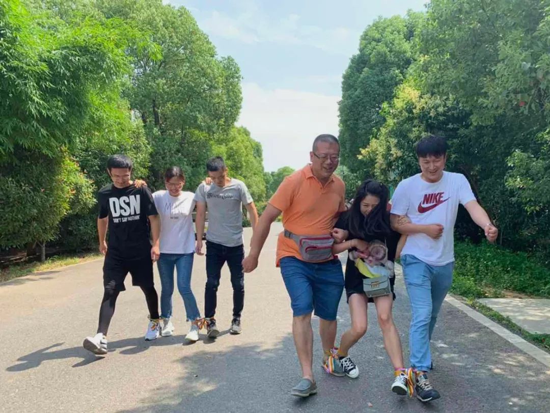 尊龙凯时官网网址团建 | 打卡后官湖湿地公园，顶住高温出来烧烤的都是真爱呀~