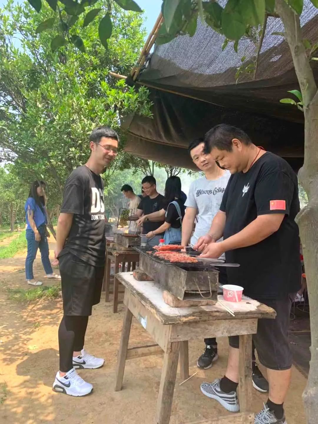 尊龙凯时官网网址团建 | 打卡后官湖湿地公园，顶住高温出来烧烤的都是真爱呀~
