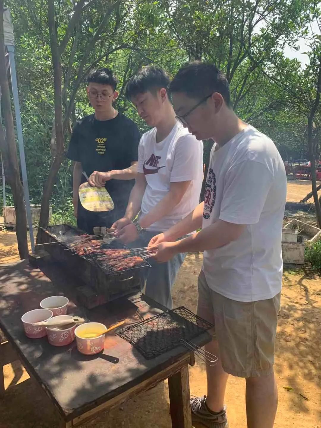 尊龙凯时官网网址团建 | 打卡后官湖湿地公园，顶住高温出来烧烤的都是真爱呀~