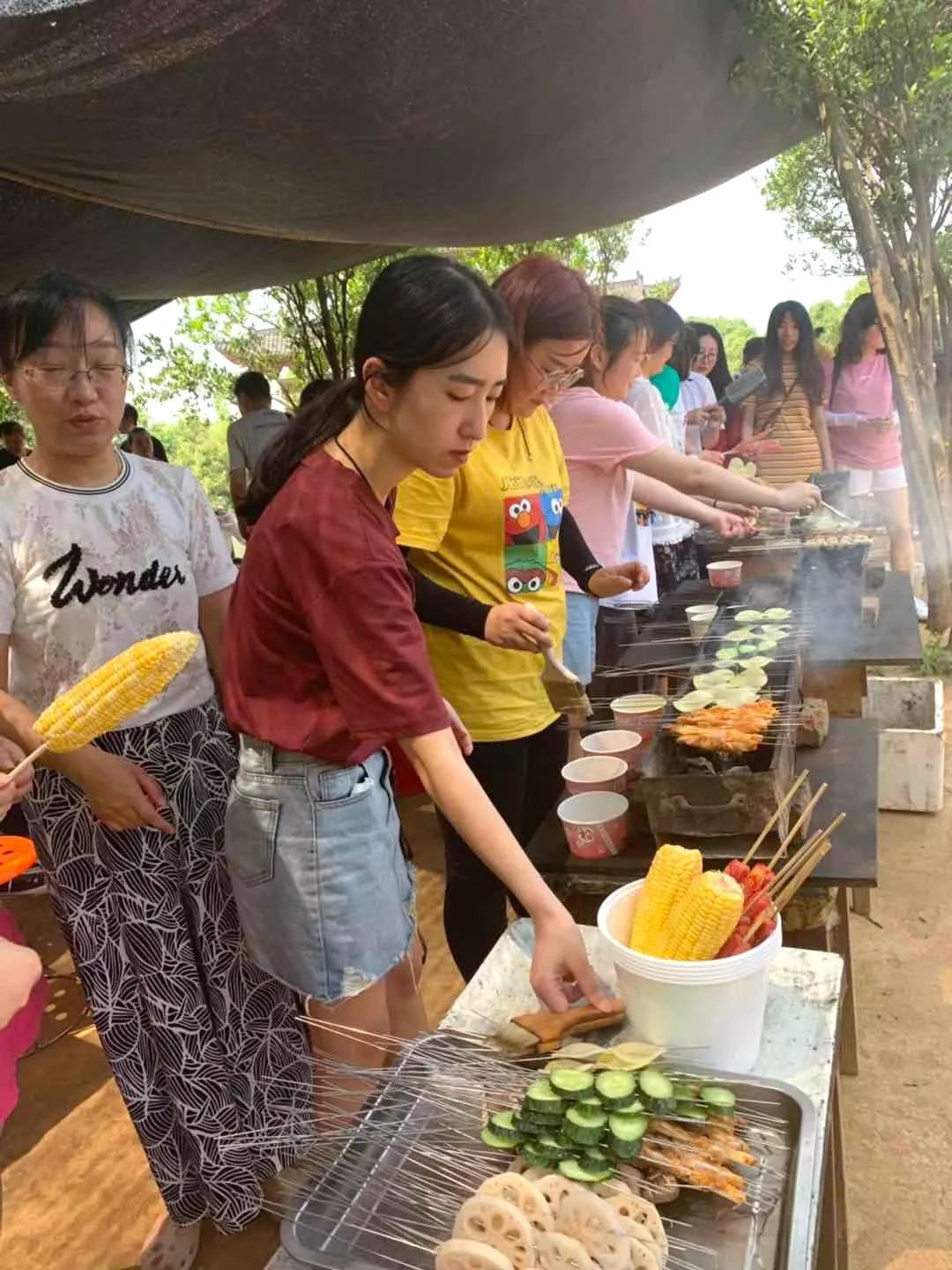 尊龙凯时官网网址团建 | 打卡后官湖湿地公园，顶住高温出来烧烤的都是真爱呀~